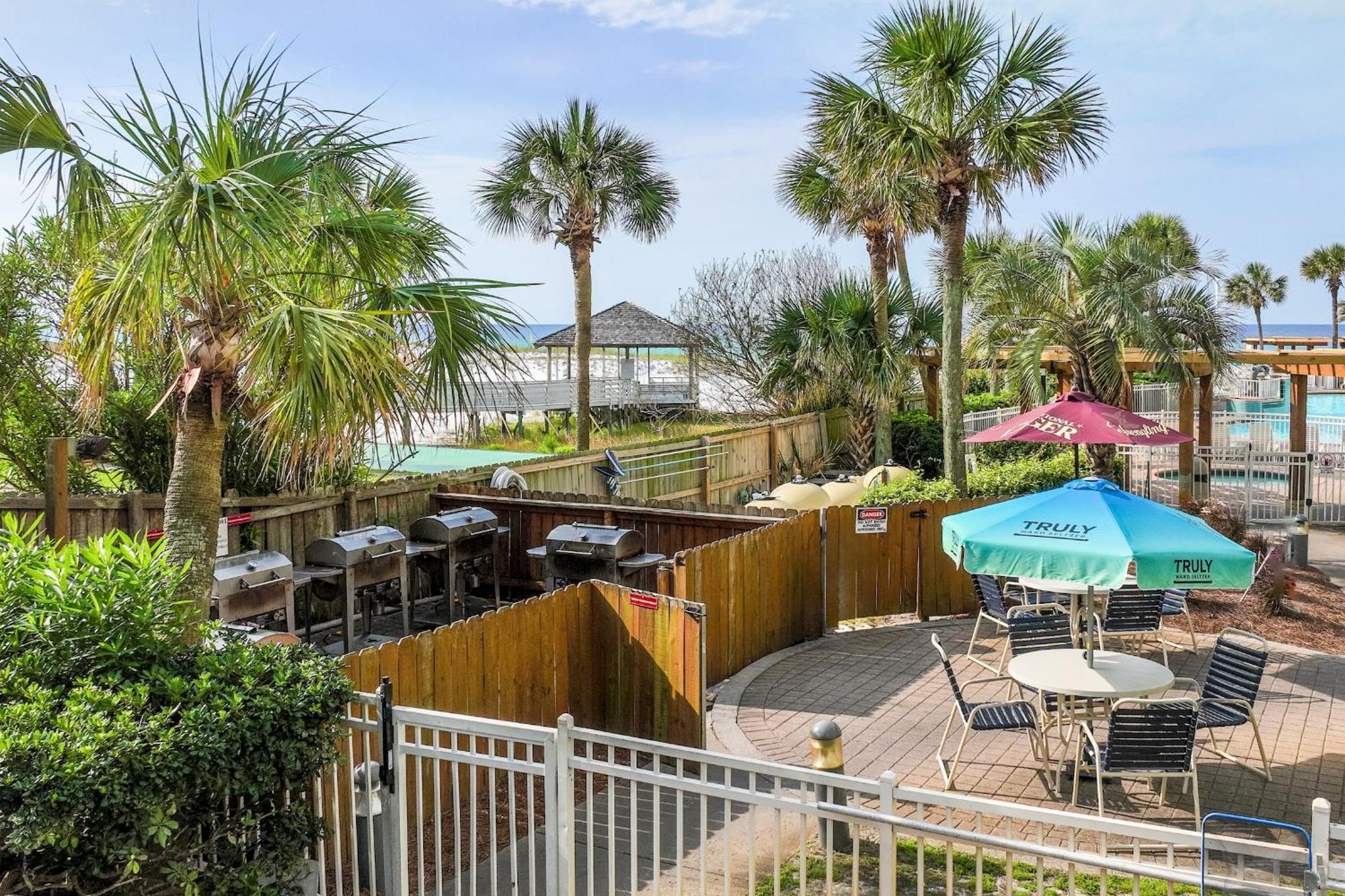 Pelican Beach Resort 德斯廷 外观 照片